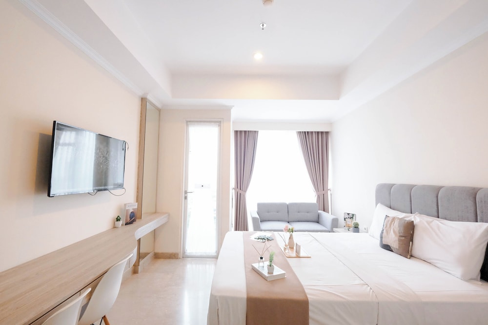 Modern Studio Near Taman Ismail Marzuki At Apartment Menteng Park