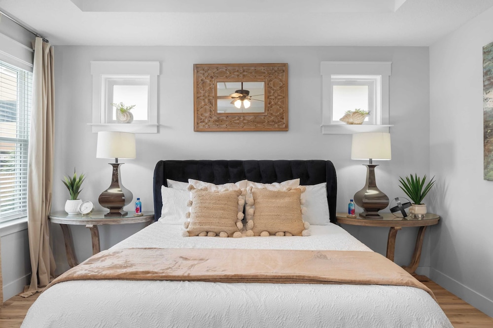 Pool, Patio & Outdoor Dining + Walk to Shore, Pier Park Sanctuary on Sands