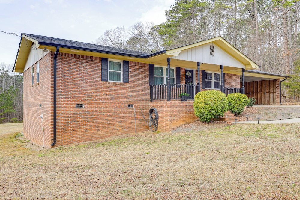Near Lakes & Golfing: Spacious Loganville Home!