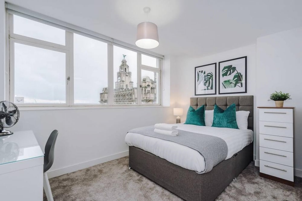 Host Stay Waterfront Penthouse