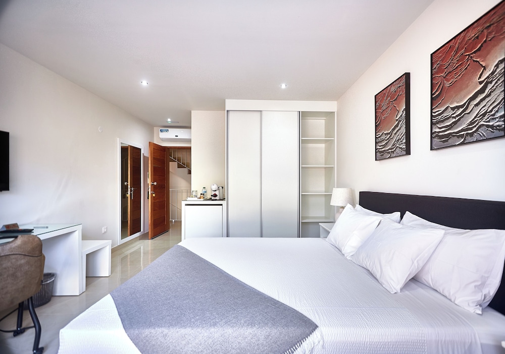Cam's Suites