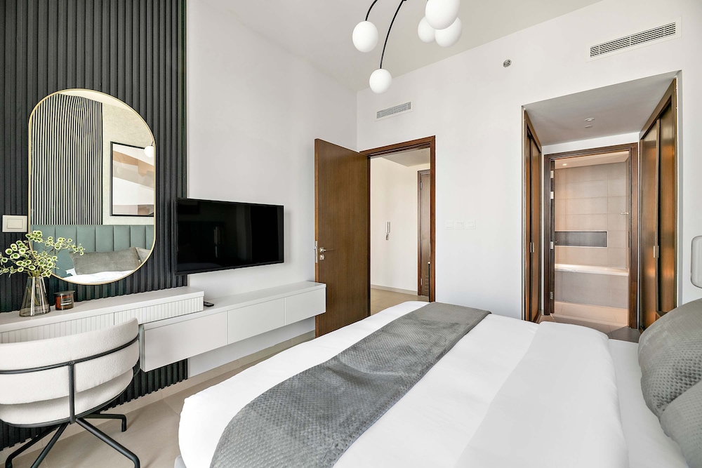 Silkhaus Premium Tower in Downtown Gym Pool