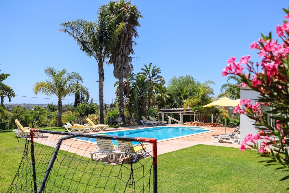 Idyllic Farm House With Huge Garden for 14pax