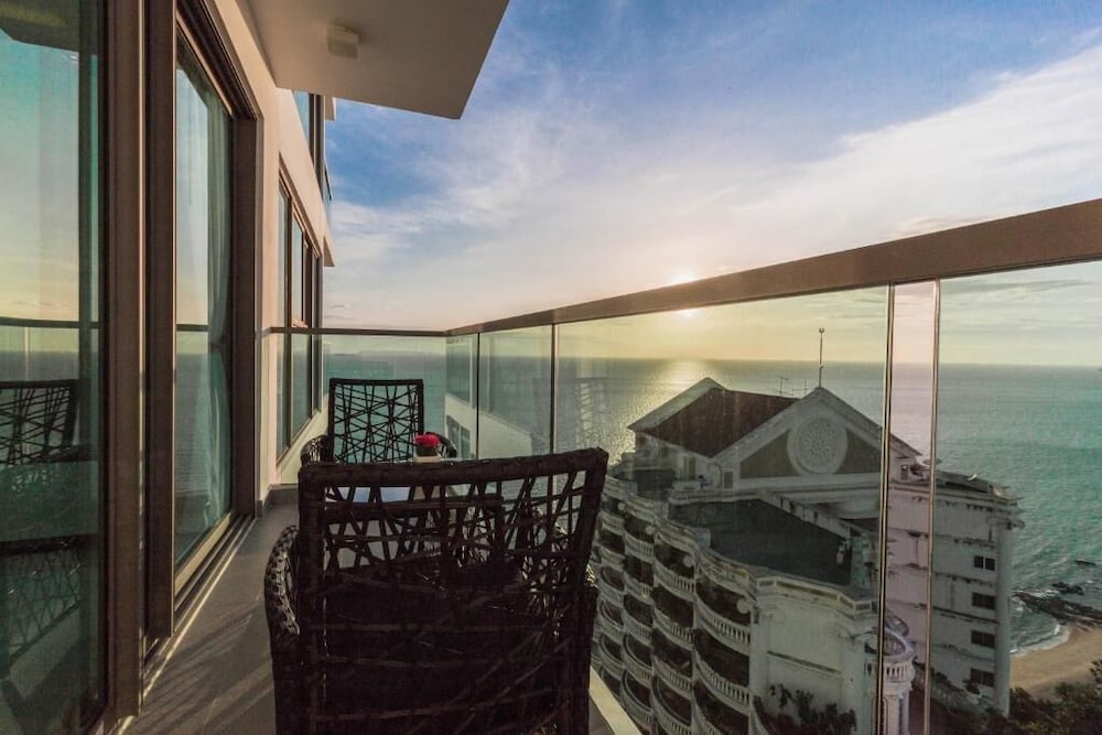 Wongamat Tower by Pattaya Sunny Rentals