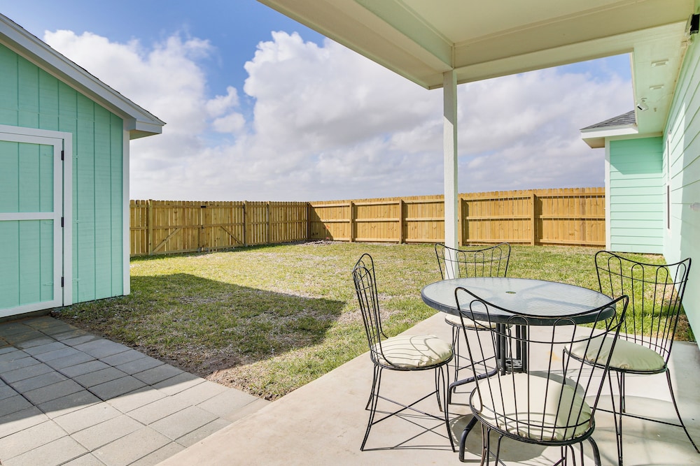 8 Mi to South Padre Island: Coastal Retreat!
