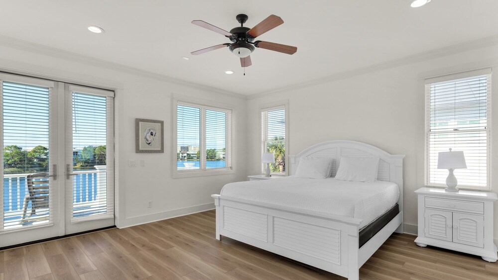 Lakefront Haven in Carillon Beach