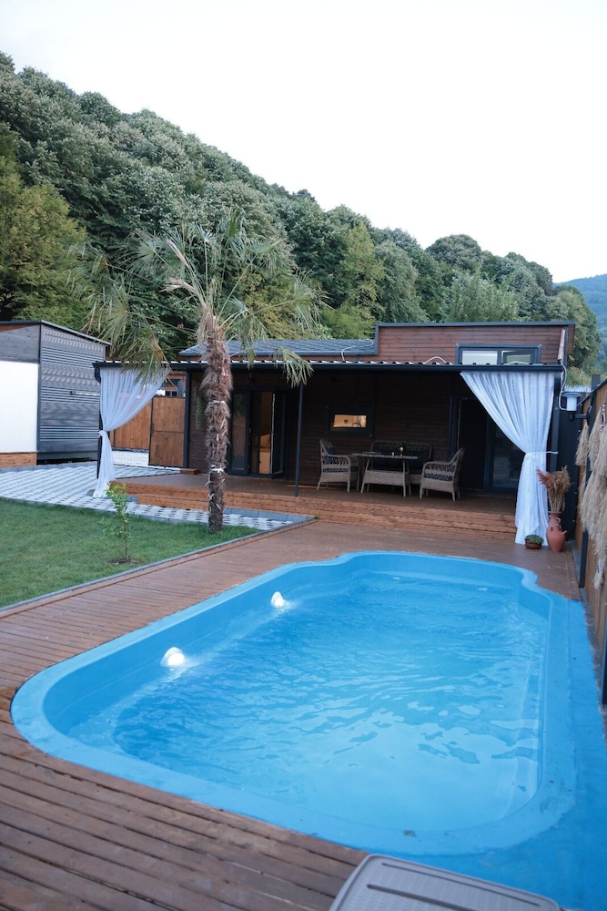 The Jungle Bungalov