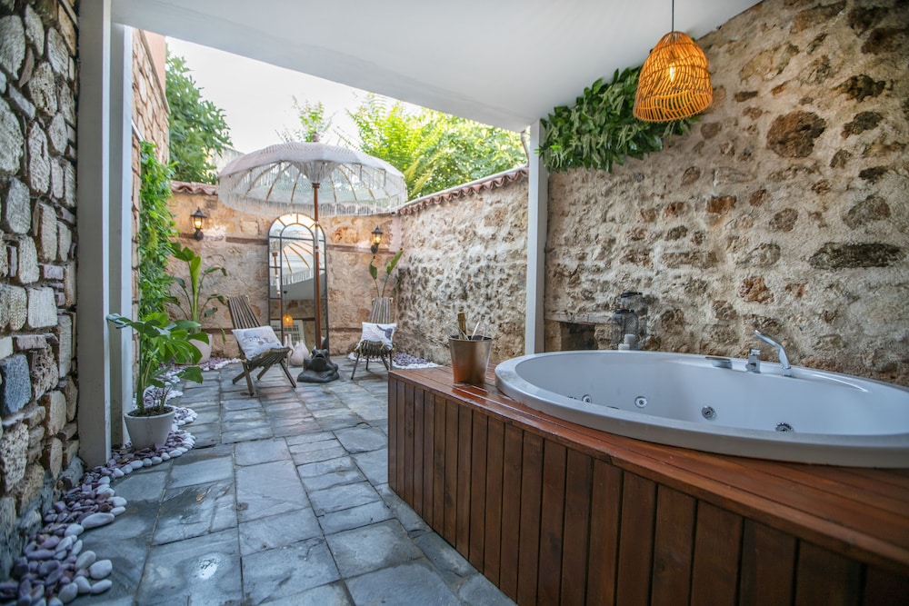 Noa's Boutique Hotel - Image 15