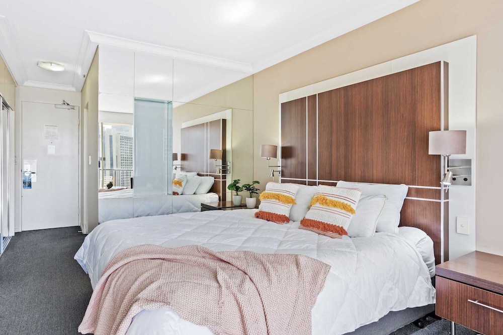 Surfers Paradise Vacations - Ocean View Surfers Paradise Studio Suite - Property Image 4