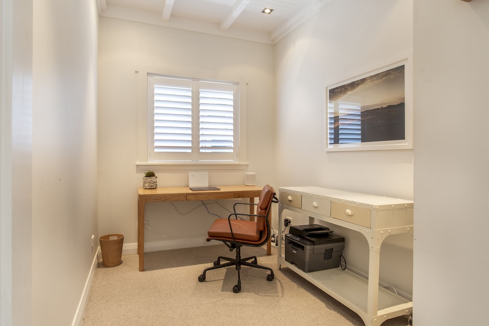 Executive State-Of-The-Art Home - Spa - Image 5