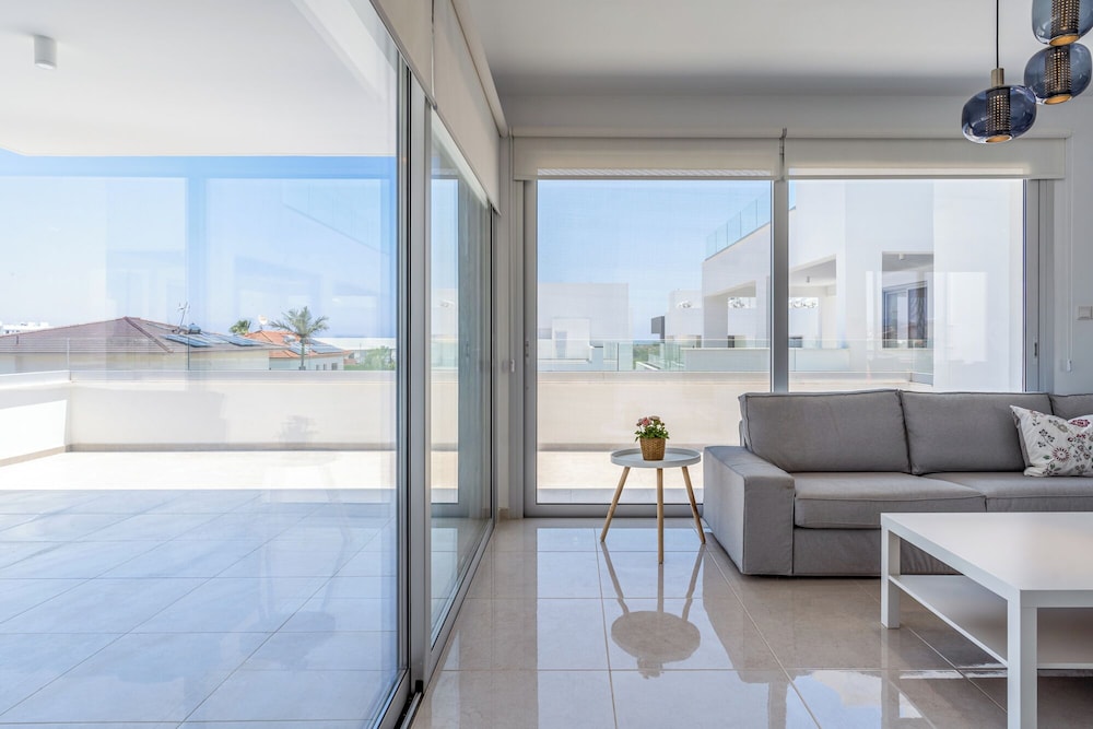 Harmonia 2-BR Apt W Pool in Livadia