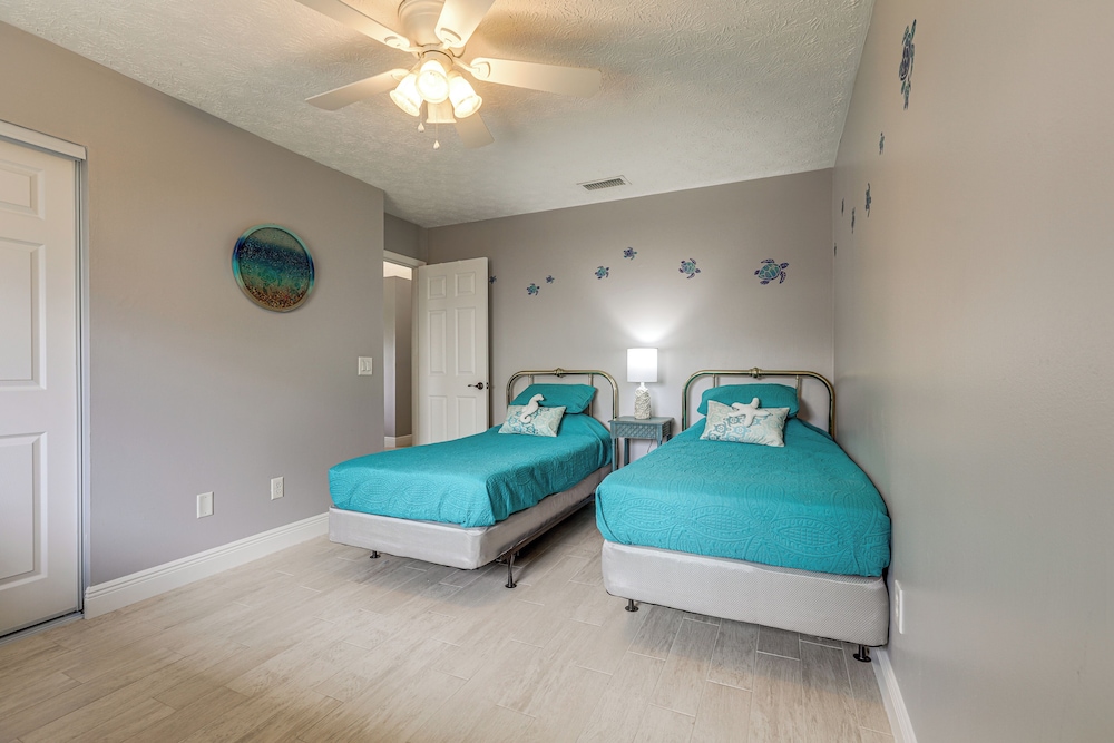 Private Pool & Yard: Family Home in Port St Lucie