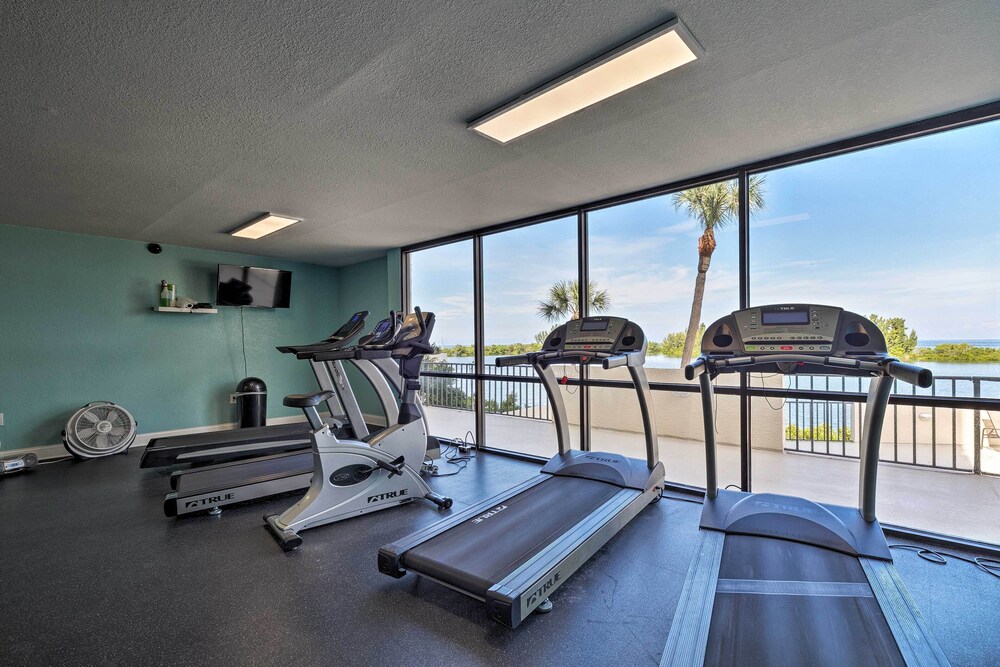 Gulf-view Condo in Hudson: Perfect for Snowbirds!