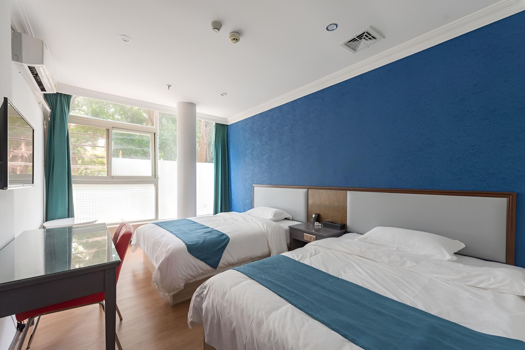 Huiyin Fashion Hotel