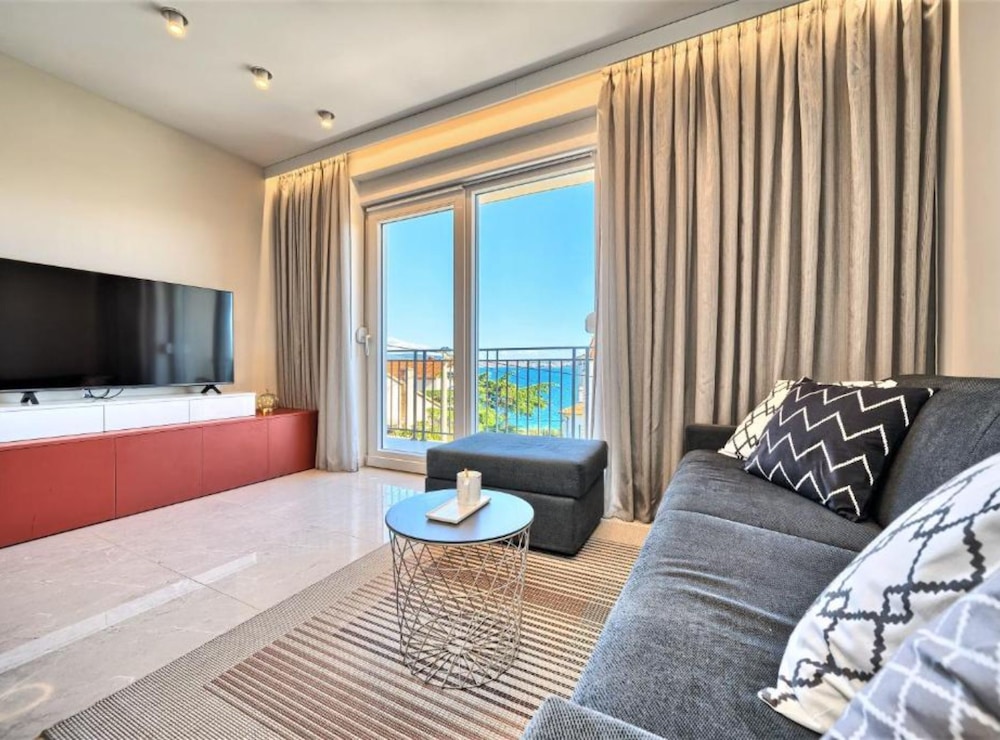Apartment Aniva - 50 m From the sea