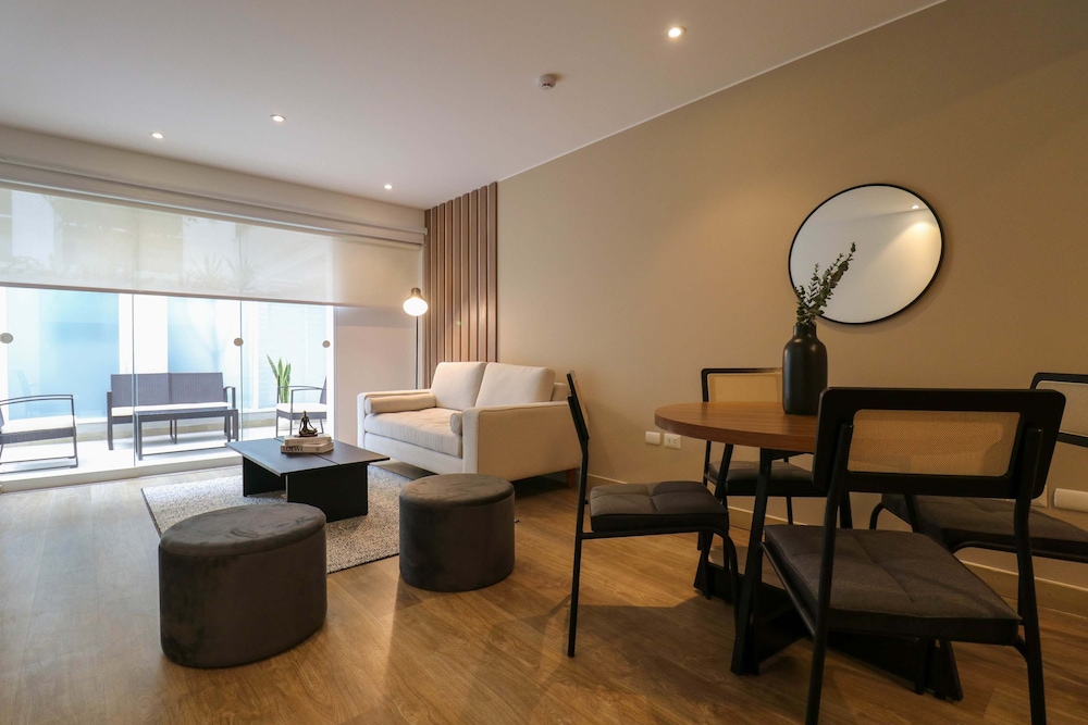 w Stunning 1BR Near Malecon in Barranco