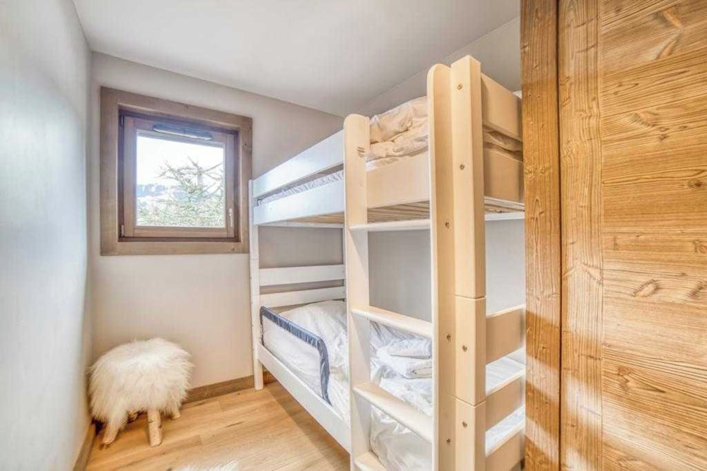 Luxurious 4-room Apartment With Swimming Pool, Gym, spa and Parking view 2