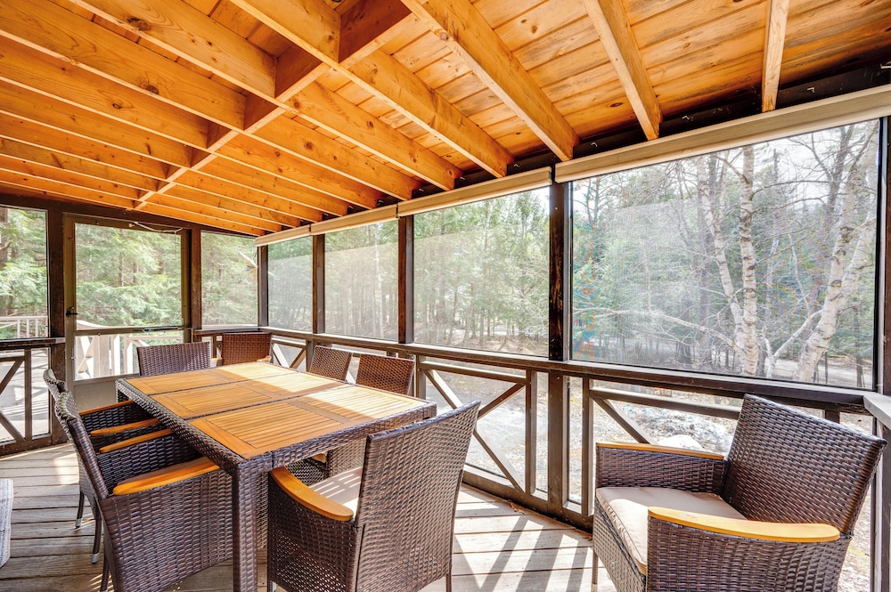 Haverhill Mtn Retreat: Hike, Ski, Relax in Hot Tub