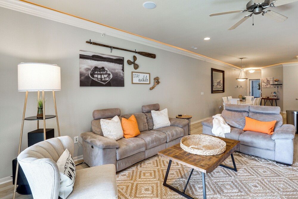 Boat Slip + Pool Access: Osage Beach Retreat