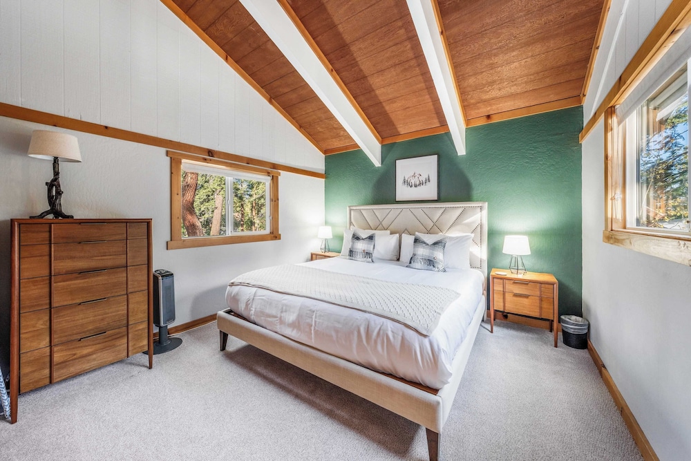 Year-round Tahoe Escape With Hot Tub & Outdoor Dining Timberline Haven by Avantstay
