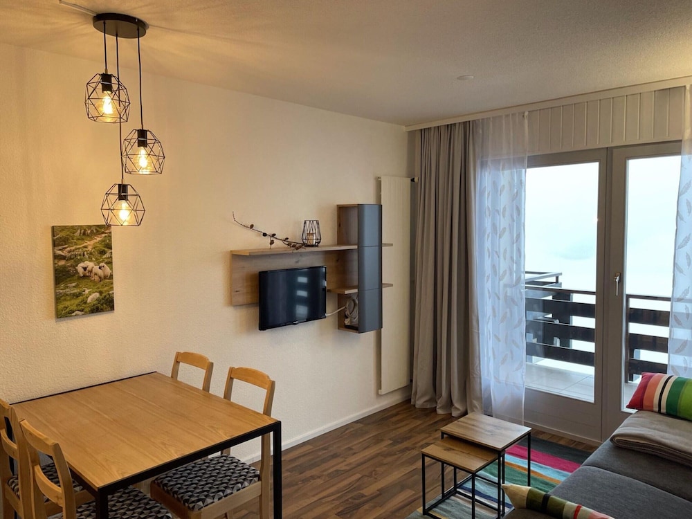 Charming Apartment With Hill View