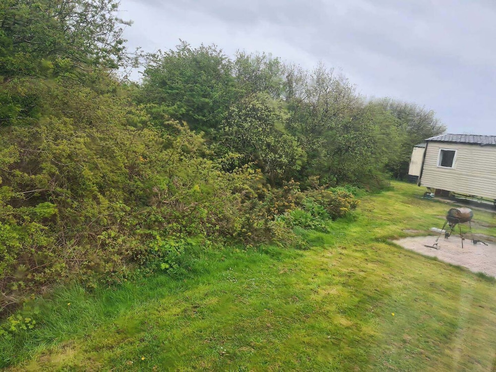 2 Bed Lodge - Sleeps 5 - Parking - Pets - Wifi