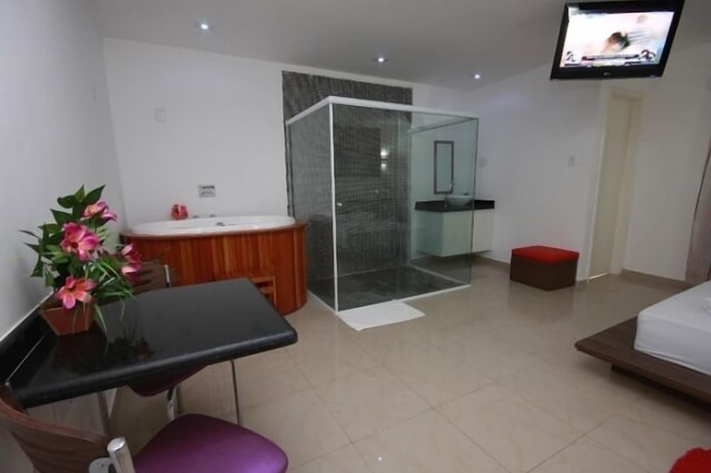 I9 Motel - Adults Only