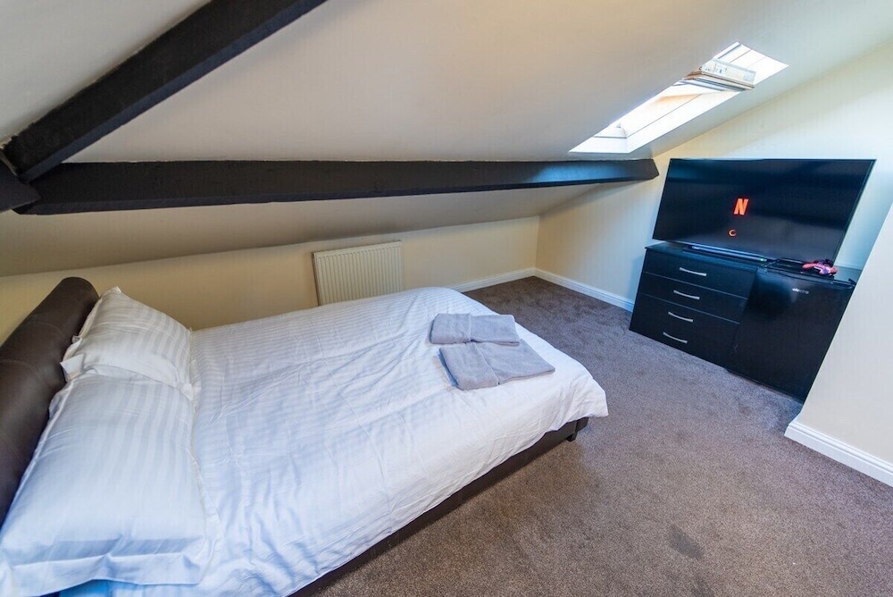 121 Pershore Road B5 Private Rooms in Large Guest House view 2