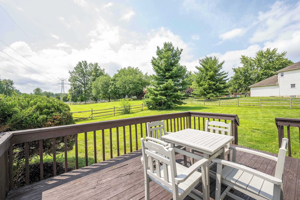 Lark Meadow Retreat Sleeps 10!