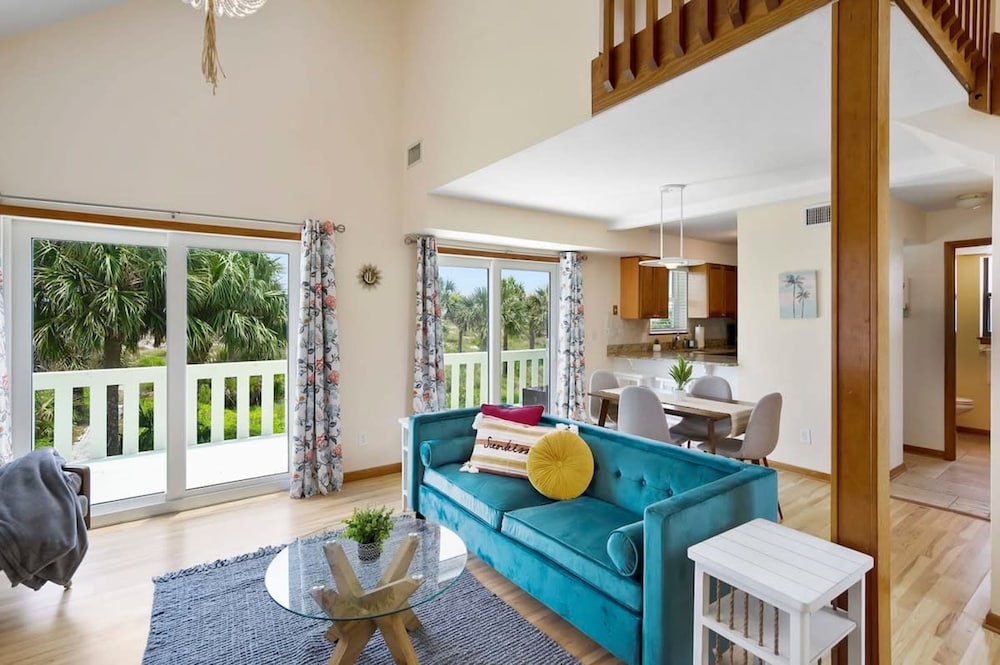 Oceanfront in St Aug Beach Patio BBQ Smart TVs