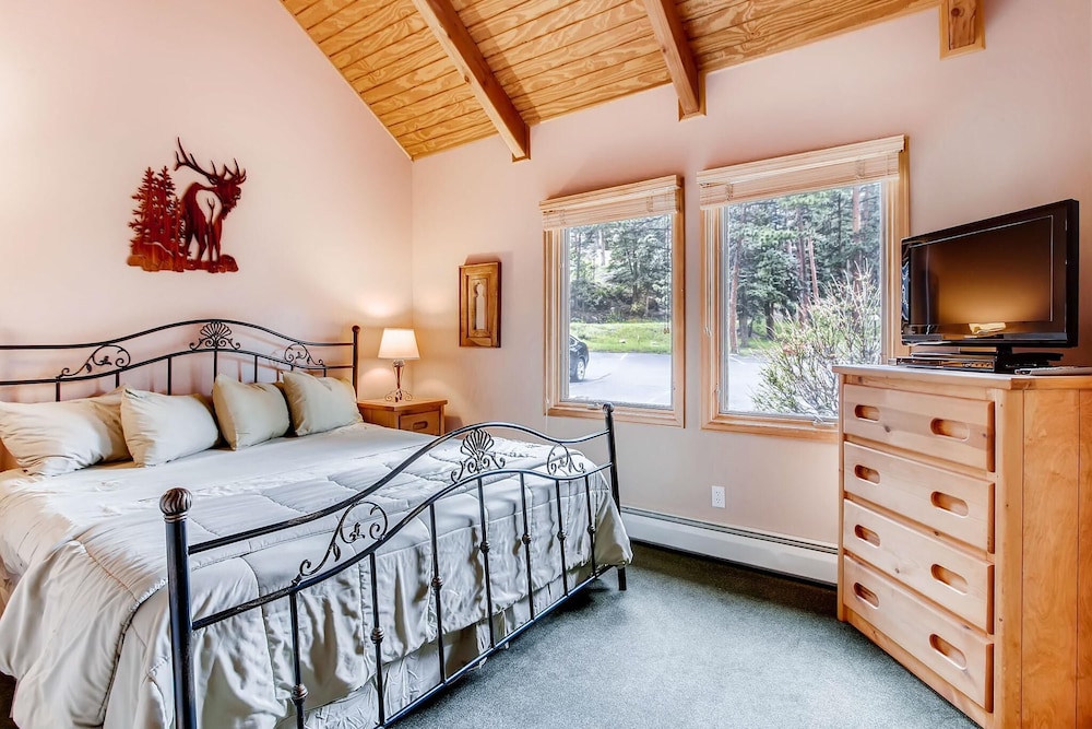 Estes Park Condos - Property Image 14