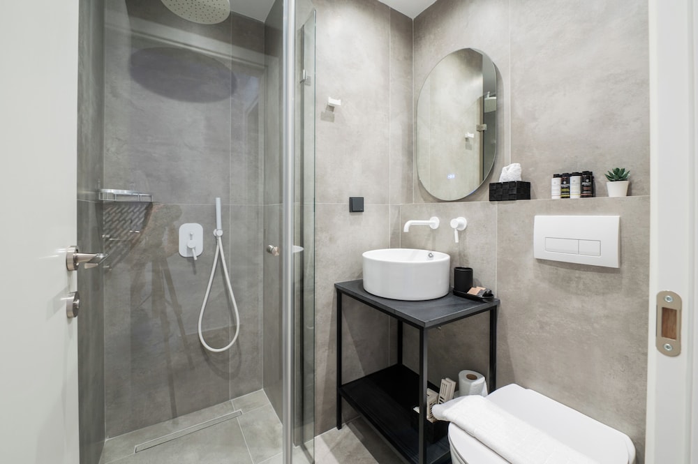 Cardamilia Suites
