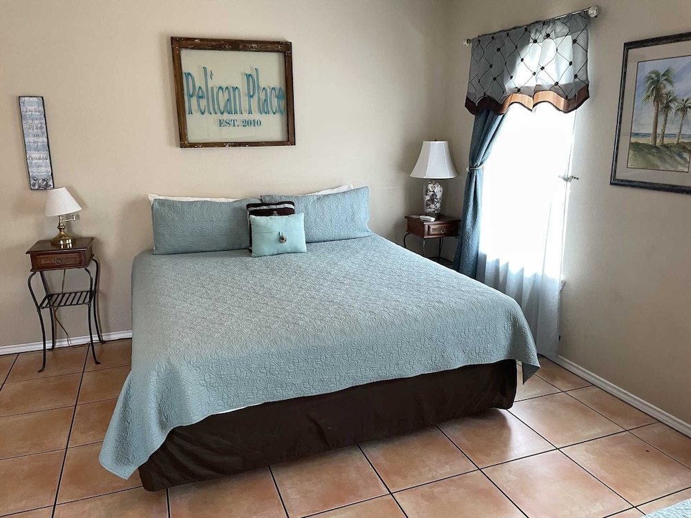 126 E Pike 4 Bedroom Condo by RedAwning view 5