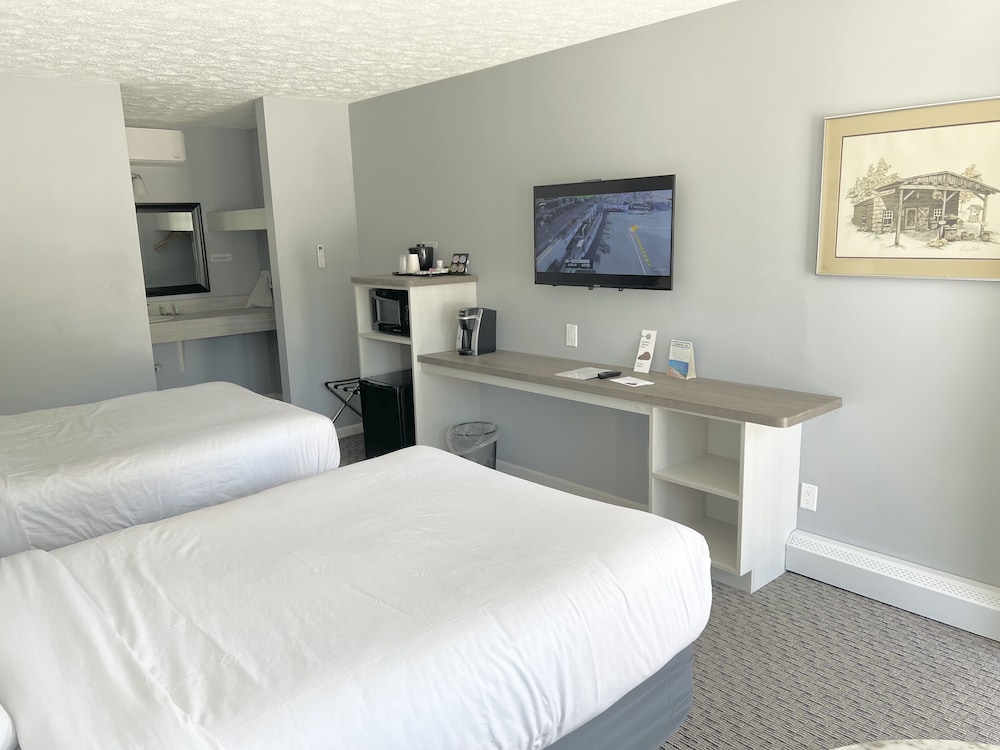 Empire Lakeshore Inn