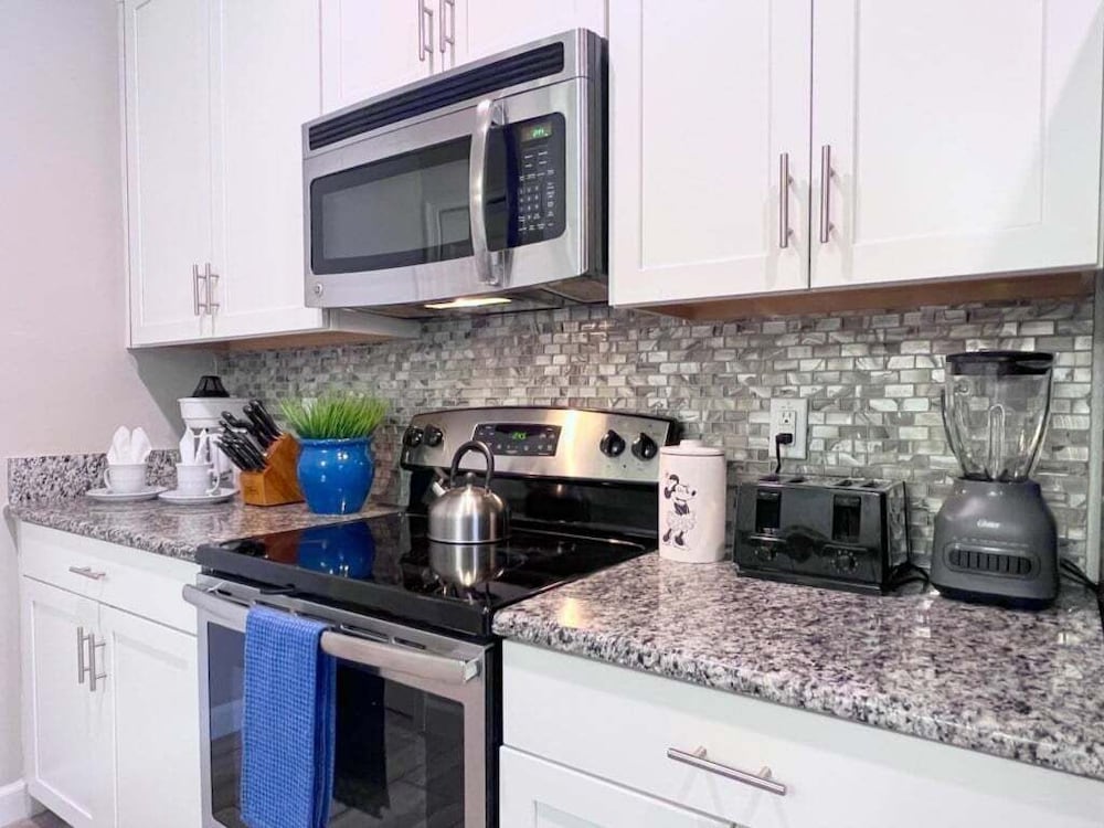 Mickey's Home 5 Bed Town-home With Private Pool! 5 Bedroom Townhouse