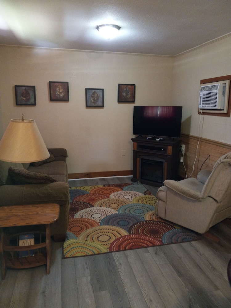 Cedar Falls Motel - Property Image 12