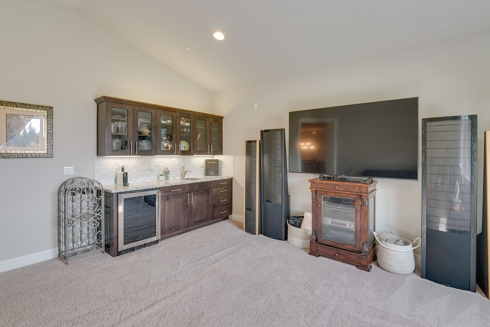 Spacious Carnation Home w/ Grill & Large Yard view 3