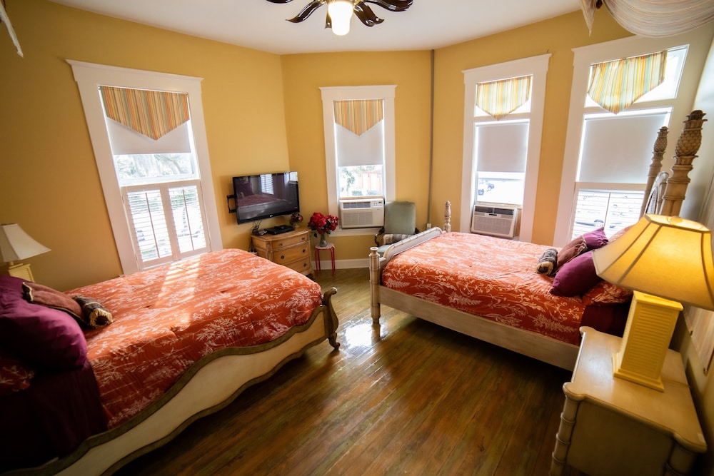 Oak Tree Hotel