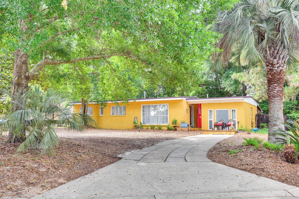 Fort Walton Beach Home ~ 2 Mi to Okaloosa Island!