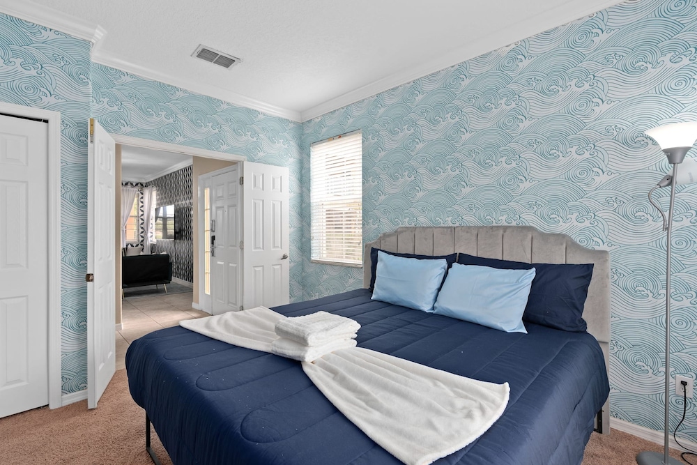 Super Fly- Movie Loft w Recliners Near Disney