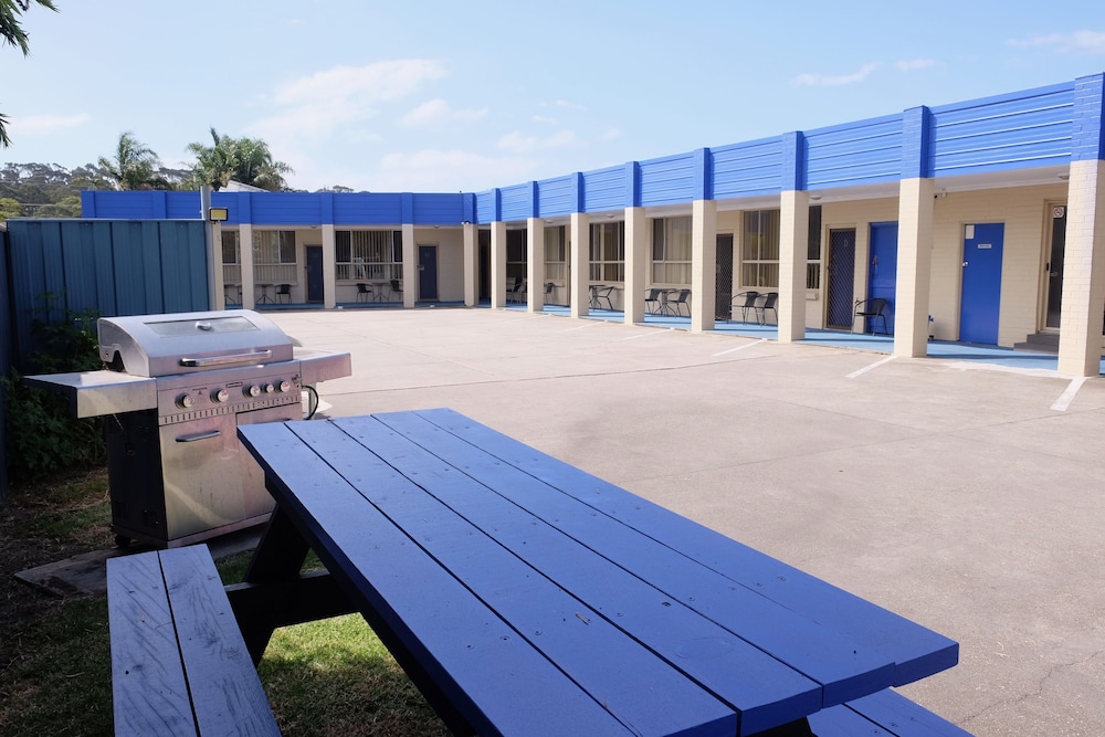 Bamboo Motor Inn