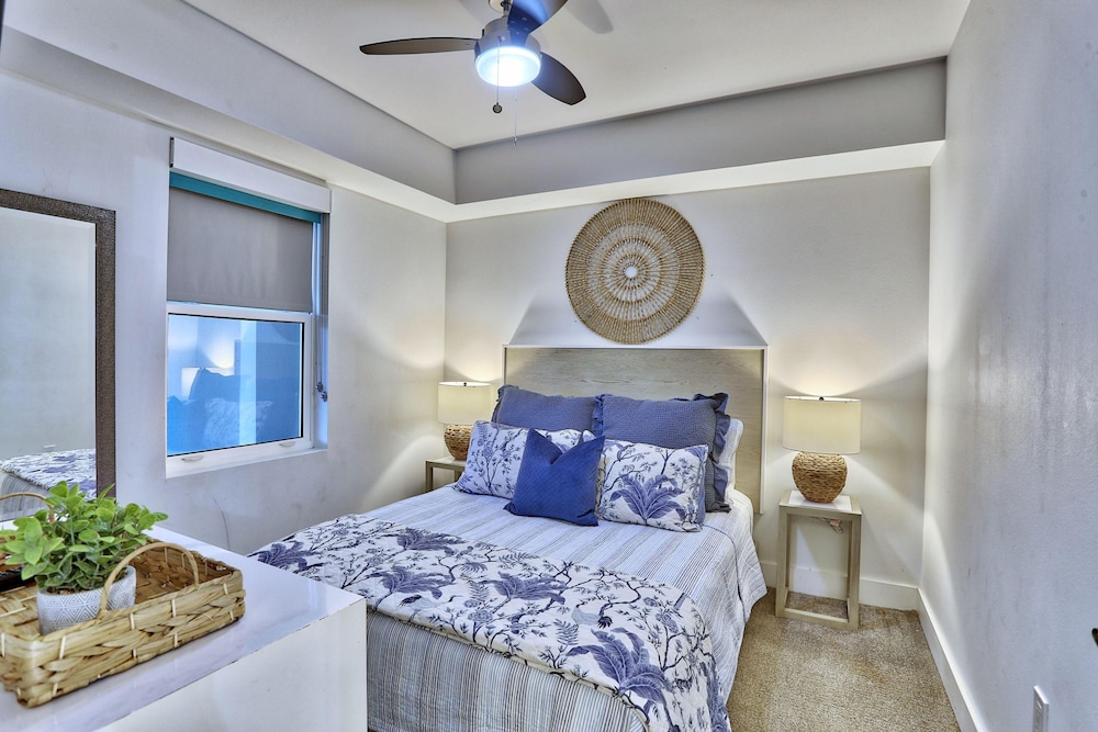 Oceana 204 East