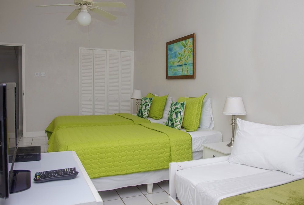 The Anchorage #5 a 2 bedroom Waterfront Condo in Rodney Bay 2 Condo by RedAwning view 3