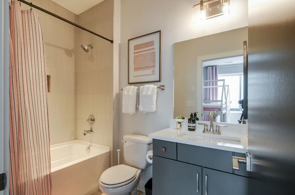 King Queen 2 Homes - 24 Beds City Views