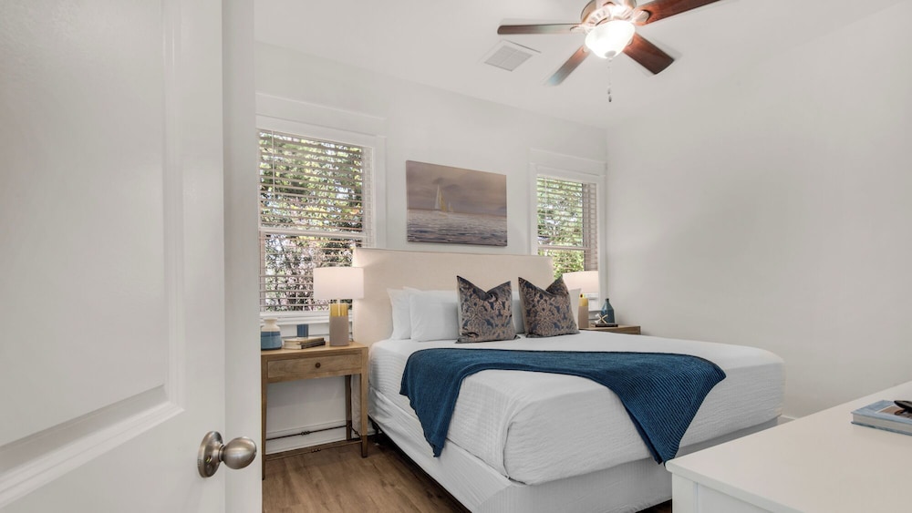Spacious 4BR With 2 Master Suites, Golf Cart, .3 Miles to Beach - Sleeps 15