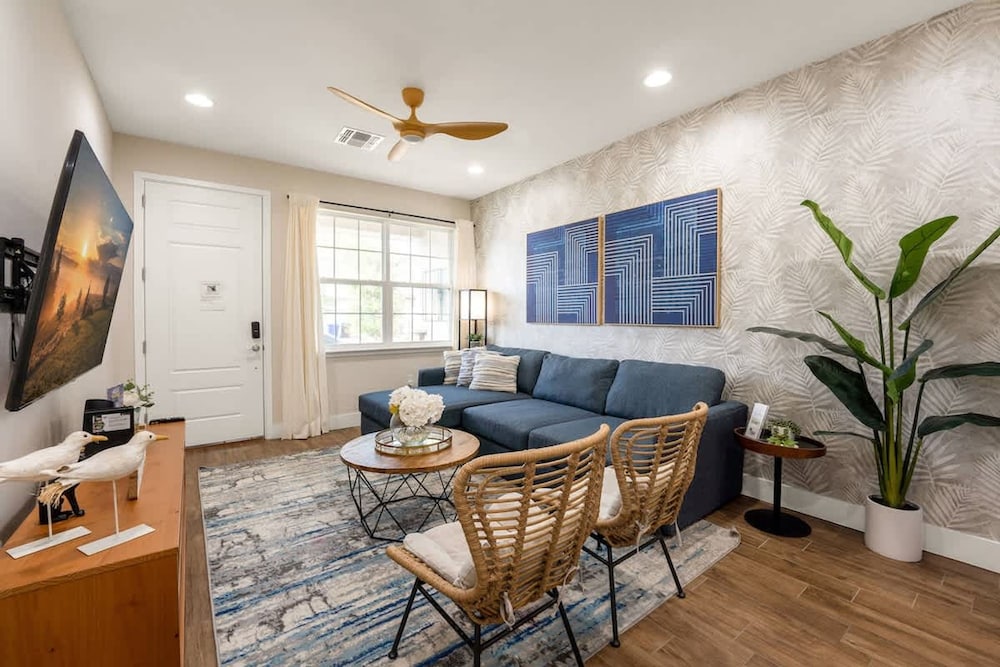 New Listing - Modern Decor 4 BR Townhouse