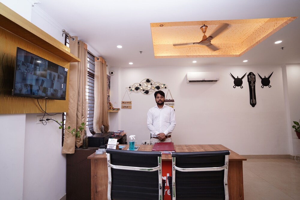 Hotel Moon Taj Near Yashobhoomi