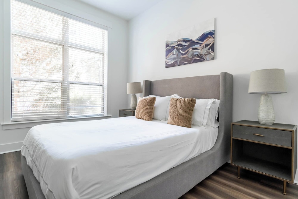 Landing Weston Lakeside Apartments