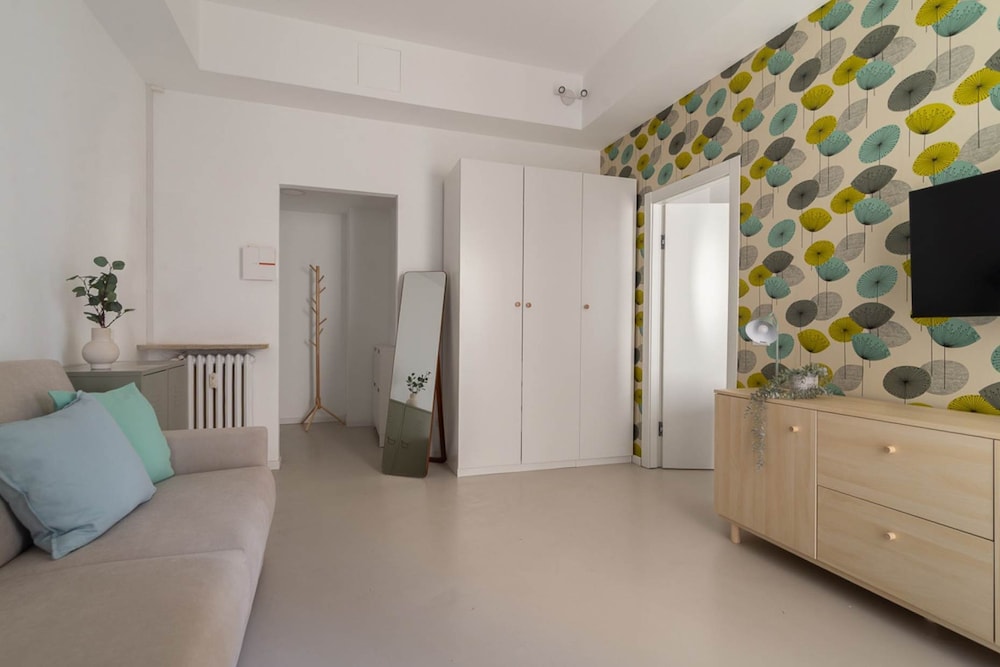w Refined 1BR Steps From Milan s Cultural Core