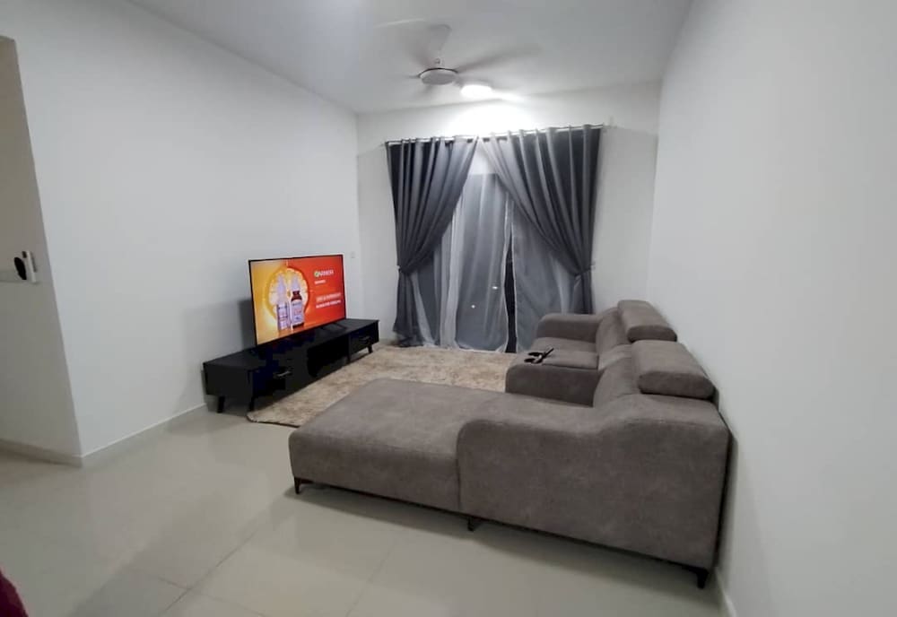 OYO 91024 Tower A & B Sensory Residence